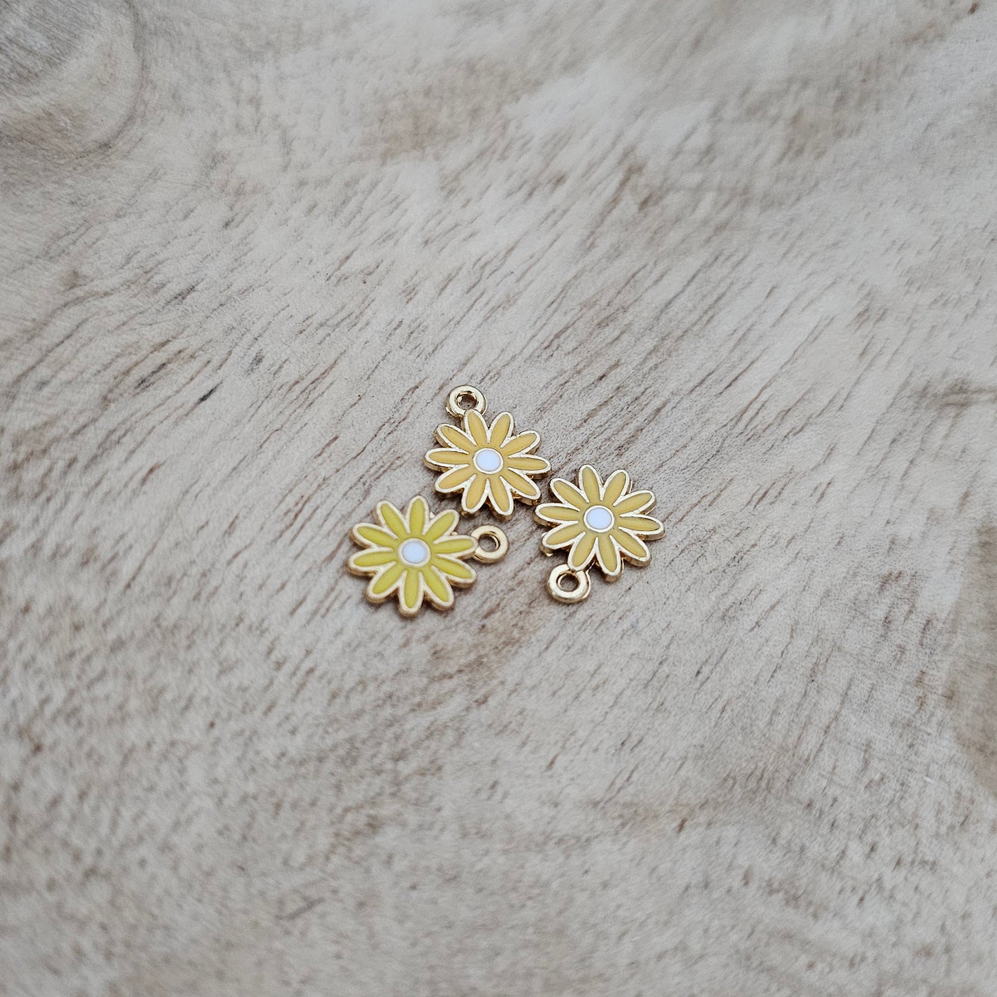 Mini Daisy Charm