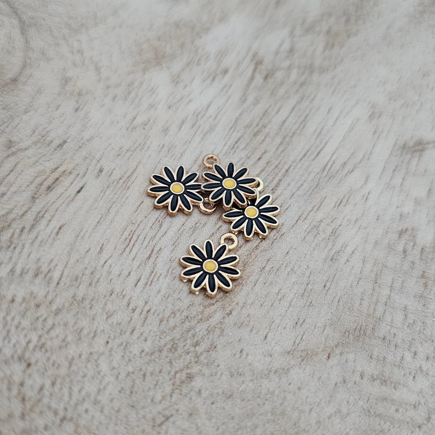 Mini Daisy Charm