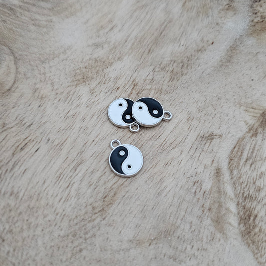 Ying Yang Charm