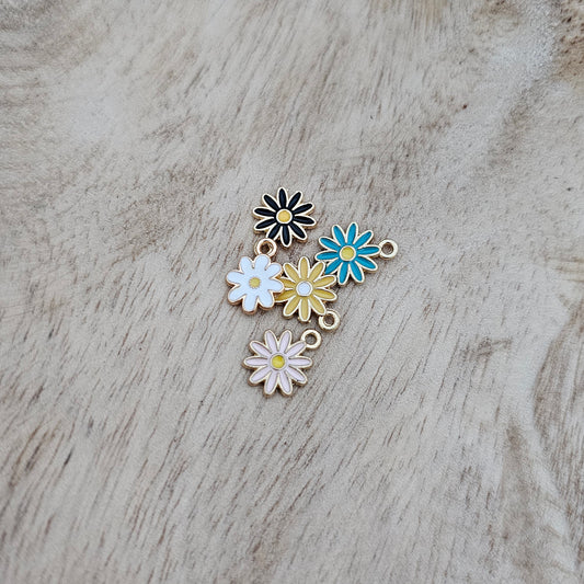 Mini Daisy Charm